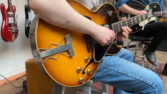 1969 Gibson ES-175D with PAF pickups / 1968 Gibson ES-175D смотреть онлайн