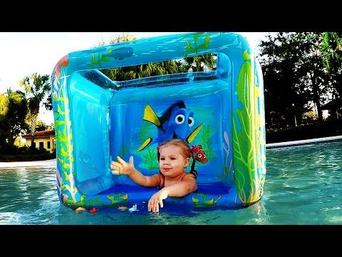 ✿ ДОРИ ТОНЕТ в Бассейне В Поисках Дори Конфеты Finding Dory Toys from the movie Finding Dory pool смотреть онлайн