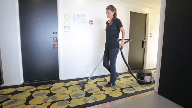 Пылесос Nilfisk GD 930 смотреть онлайн