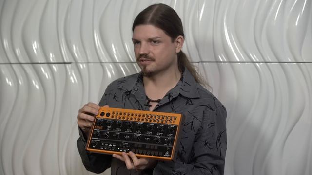 Behringer Crave - Feat. Moot Booxlé смотреть онлайн