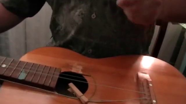 Как можно играть рок музыку на акустической гитаре (How to play rock on an acoustic guitar) смотреть онлайн