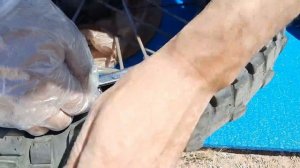 Меняю шину  мотоцикла Урал в пустыне // Changing the front wheel tire of Ural in desert