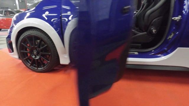 Abarth 695 70° Anniversario смотреть онлайн