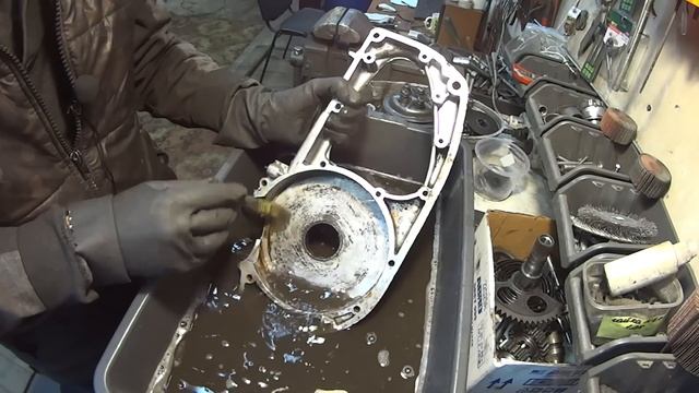 КАК ПОМЫТЬ ДВИГАТЕЛЬ ИЖ ПЛАНЕТЫ. смотреть онлайн