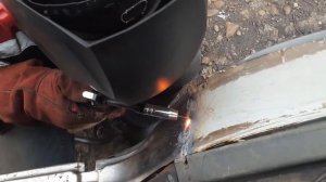 Купил сварочный полуавтомат, пробую варить пороги газели.