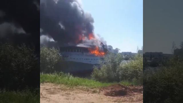 Горит теплоход Святая Русь в Нижнем Новгороде смотреть онлайн