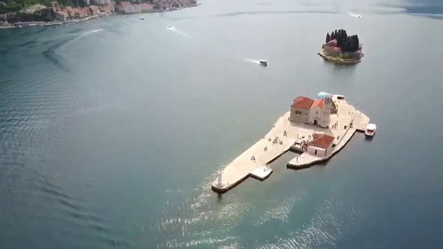 Черногория, Пераст. Остров Мадонна на рифе. Вид с квадрокоптера. Sup tour. смотреть онлайн