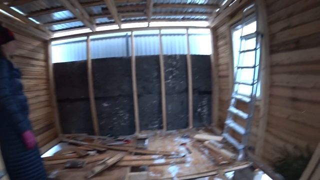 СТРОИМ дешево: РУБЕРОИД не для крыши, а на стену! Авантюрная СТРОЙКА в Подмосковье (декабрь 2021) смотреть онлайн
