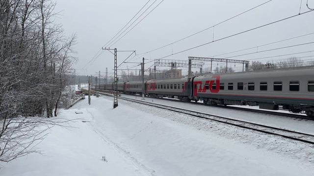 Четыре секции на один поезд! ЧС7-225 и ЧС7-043 с поездом №016М Москва - Архангельск смотреть онлайн