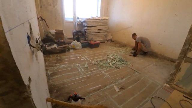 "Заказчик ТАК ХОЧЕТ!" Ремонт квартиры. Часть 2. Подготовка полов под стяжку. смотреть онлайн