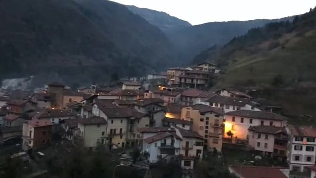 Италия Ломбардия село в горах смотреть онлайн