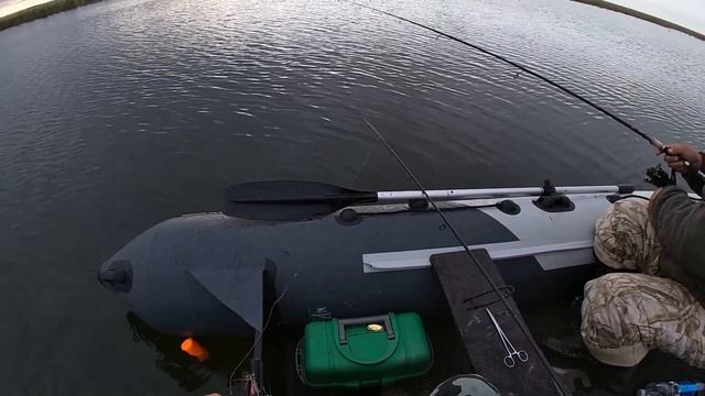 РЫБАЛКА НА СПИННИНГ! ЩУКА ПОШЛА!!! смотреть онлайн