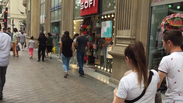 Баку, Центр города, ул. Узеира Гаджибейли/ Baku, City Center, Uzeyir Gadjibeyli street смотреть онлайн