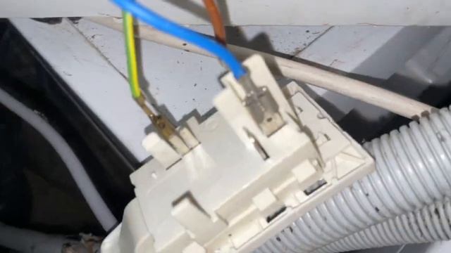 Bosch/ Siemens Spülmaschine( ältere Modelle), lässt sich nicht einschalten leuchtet nicht mehr смотреть онлайн