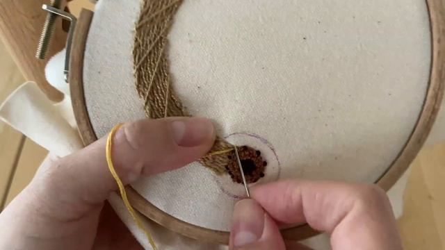 【お家で作ってみよう！】ひまわりリースの刺繍　Sunflower Embroidery