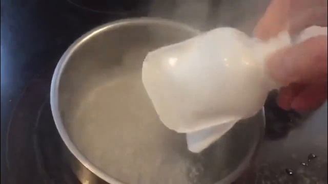 Как сделать розы из бутылки кефира за 5 минут смотреть онлайн