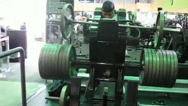 THE MAN 900 LBS 15 REPS смотреть онлайн