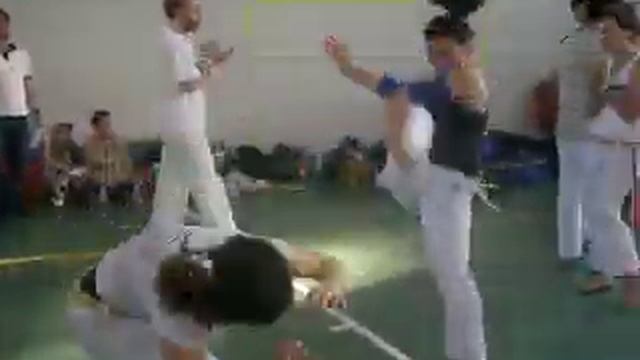 Mundo Capoeira - Reggio Emilia 21/05/2011 Batizado pt.1 смотреть онлайн