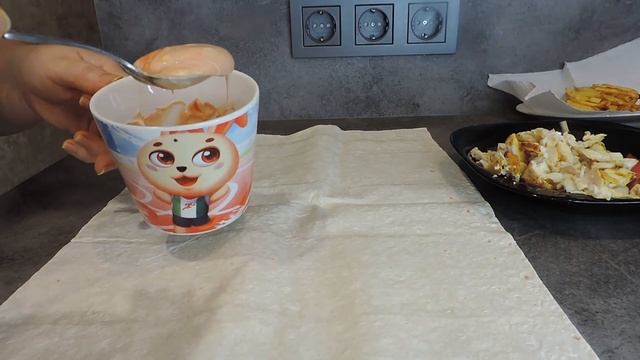 ДЕЛАЕМ ДОМА ШАУРМУ С КАРТОШКОЙ ФРИ/ ШАУРМА С КАРТОШКОЙ ФРИ смотреть онлайн