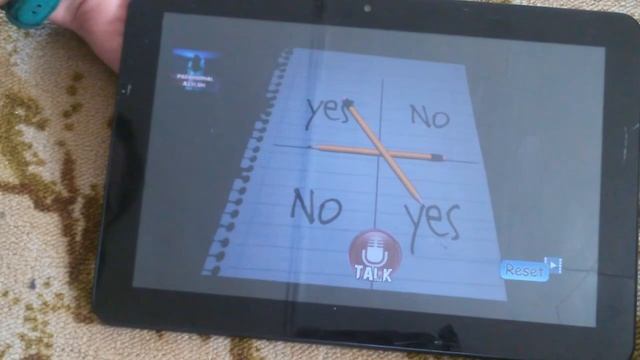 Играю со своей подругой Ксюшей в игру 