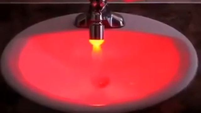 Светодиодная насадка на кран с цветной подсветкой воды смотреть онлайн