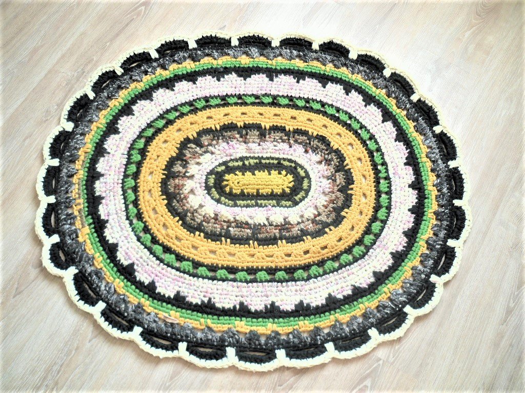 Овальный коврик крючком из ненужных вещей. смотреть онлайн