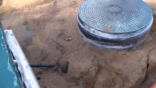 Укладка труб канализации в земле на рельефном участке смотреть онлайн