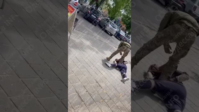 Новый способ мобилизация тцкашниками - избиение до согласия на мобилизацию смотреть онлайн