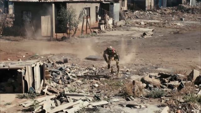 Exosuit vs. Mercenaries | District 9 | Voyage смотреть онлайн