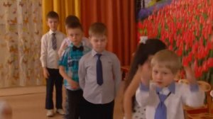 Танец на песню Барбариков "Далеко от мамы" на утреннике в детском саду