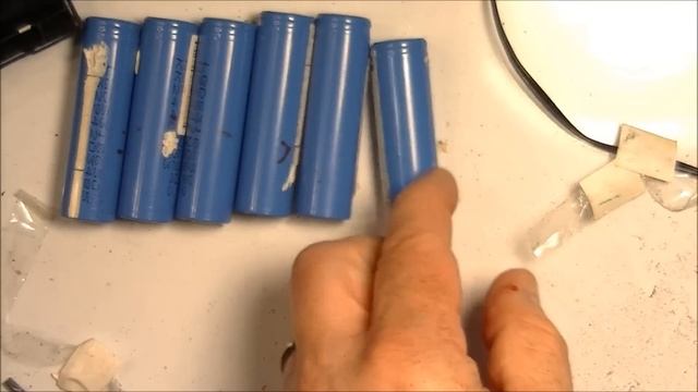 18650 Lithium-Ion Battery Harvesting From Old Laptop Battery Pack смотреть онлайн