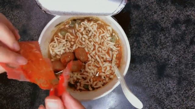 康师傅西红柿鸡蛋打卤面 Master Kang instant noodles смотреть онлайн