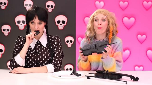 Челлендж. Шоколадная Еда vs Настоящая Еда с Уэнсдей Аддамс от PaRaRa Challenge смотреть онлайн