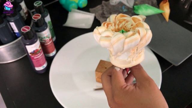 Instructions for making cream flowers on cakes | peony flower | How to make cake смотреть онлайн