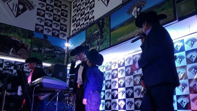 Bailando Cumbias Rancheras La Reina del Festival Ranchero - Margarita - Danilo Orellana Consagrados смотреть онлайн