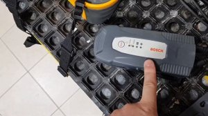 BOSCH C1, автоматическое зарядное  устройство аккумулятора  автомобиля.