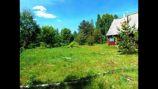 Маленький домик в очень живописном месте рядом с лесным озером