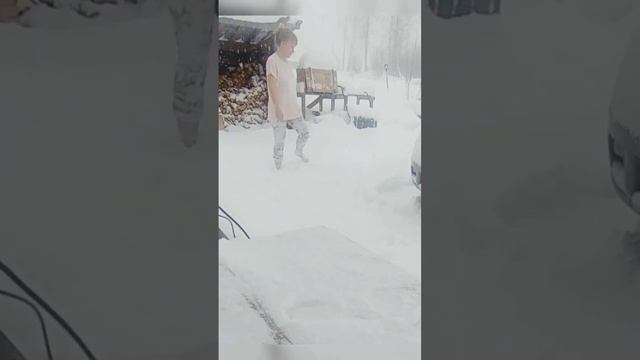 Деревню накрыло пуховой периной. Будь как снег #мумидален #эточнйдомнагорке #шир #хоббиты смотреть онлайн