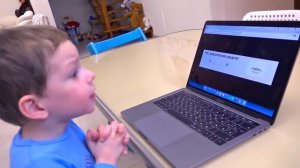 Богдан КУПИЛ много игрушек и ПОТРАТИЛ все деньги Светы