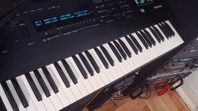 ENSONIQ TS-10 / FUTAGO SOUNDS -TRANSPORT смотреть онлайн