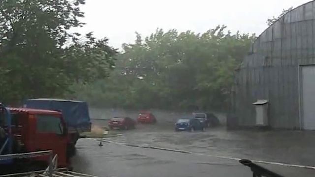 В ДОНЕЦКЕ РАЗБУШЕВАЛАСЬ НЕПОГОДА смотреть онлайн