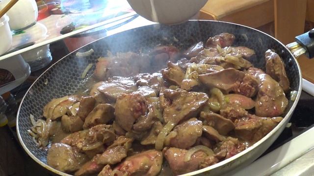 Куриная печень или печёнка с луком в молоке очень вкусно. смотреть онлайн