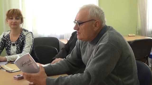 Виталий Меланич "Мы словно реки обмелели..." - читает автор смотреть онлайн