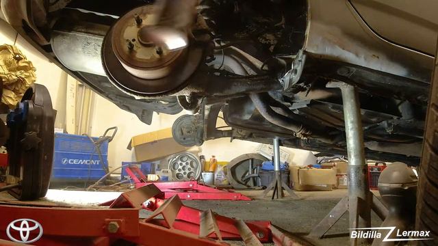 DIY / How To: Inner fender rust repair, Applay underbody compound - part 3 - 2004 Corolla - Bildill смотреть онлайн