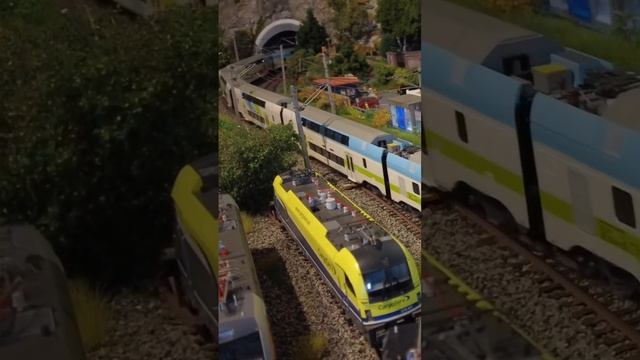 Westbahn an der Bahnhofseinfahrt! смотреть онлайн
