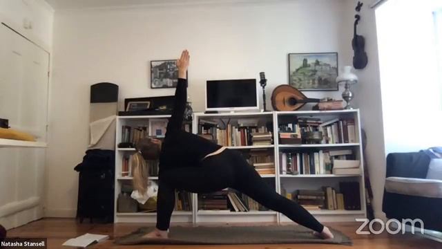 Online Yoga class Grounding Flow смотреть онлайн