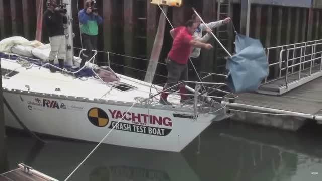 Аварийные ситуации - Водотечность - Способы заделки пробоин в корпусе яхты - Яхтинг Монтли смотреть онлайн