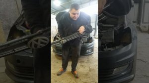 как снять бампер поло седан