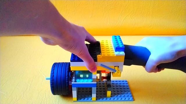 ВАКУУМНЫЙ двигатель из Лего смотреть онлайн