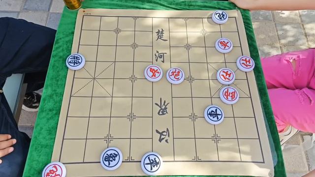 八妹象棋，看上大爷的红牛了，输了把红牛给我，结果被我杀得气急败坏！【象棋八妹】 смотреть онлайн